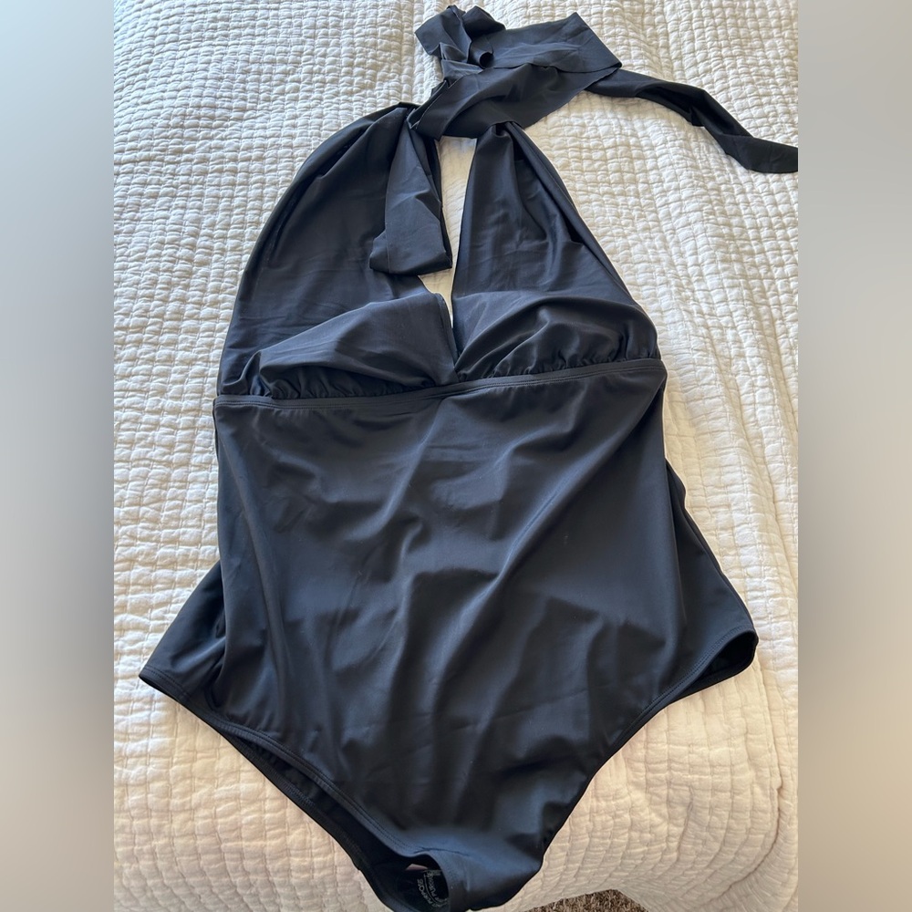 NWT Torrid Wireless Multi Way Bust Tie One Piece Swimsuit